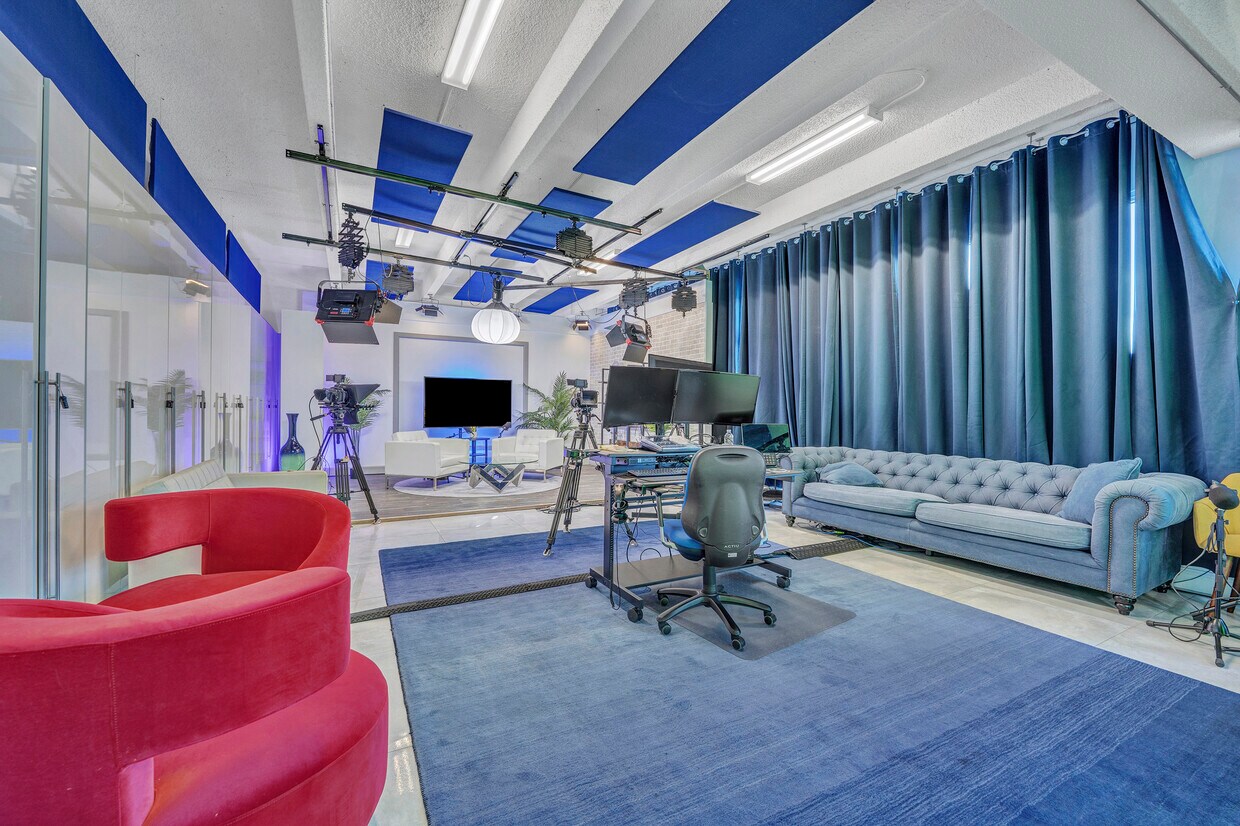 3581623