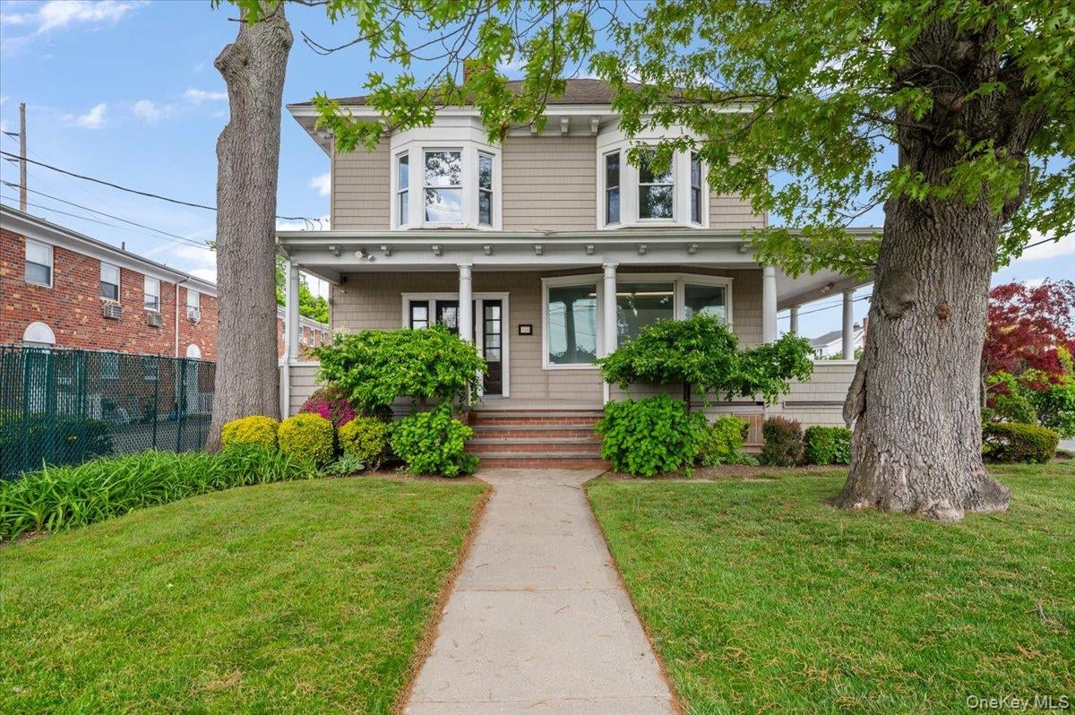 154 Franklin Pl,Unit 2ND, Woodmere, NY 11598