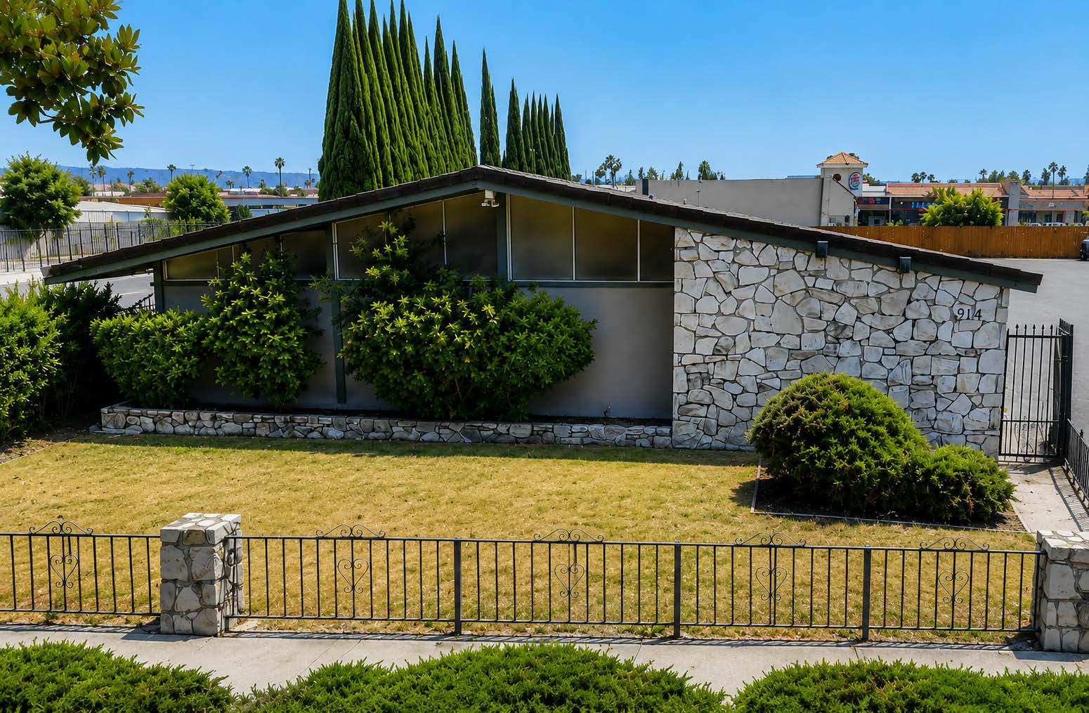 914 E Gladstone St, Azusa, CA 91702