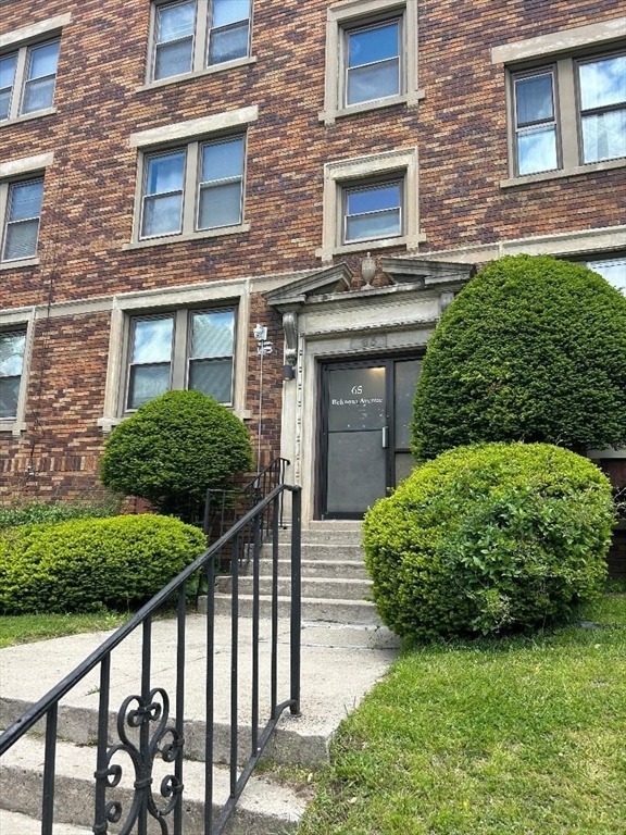 65 Belmont Ave, Springfield, MA 01108