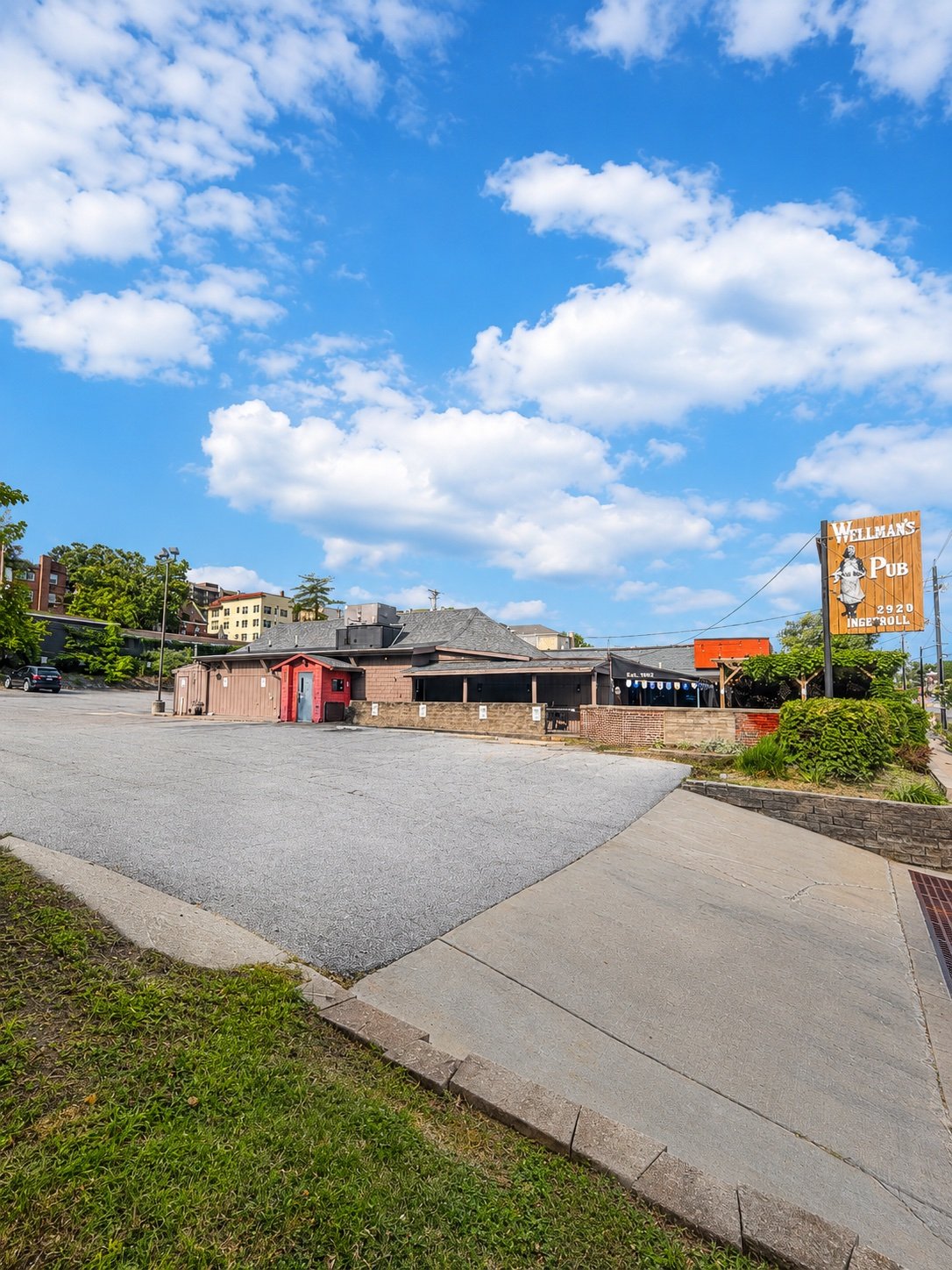 2920 Ingersoll Ave, Des Moines, IA 50312