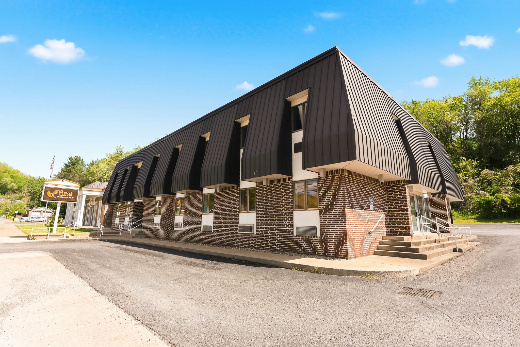 11 West Main St, Mannington, WV 26582