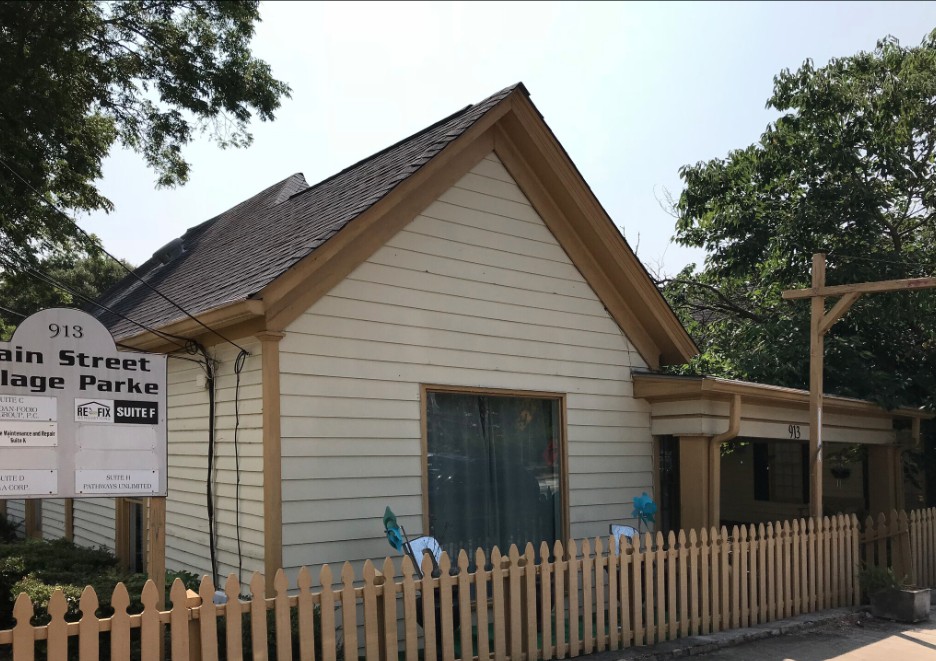 913 Main St, Stone Mountain, GA 30083-3096