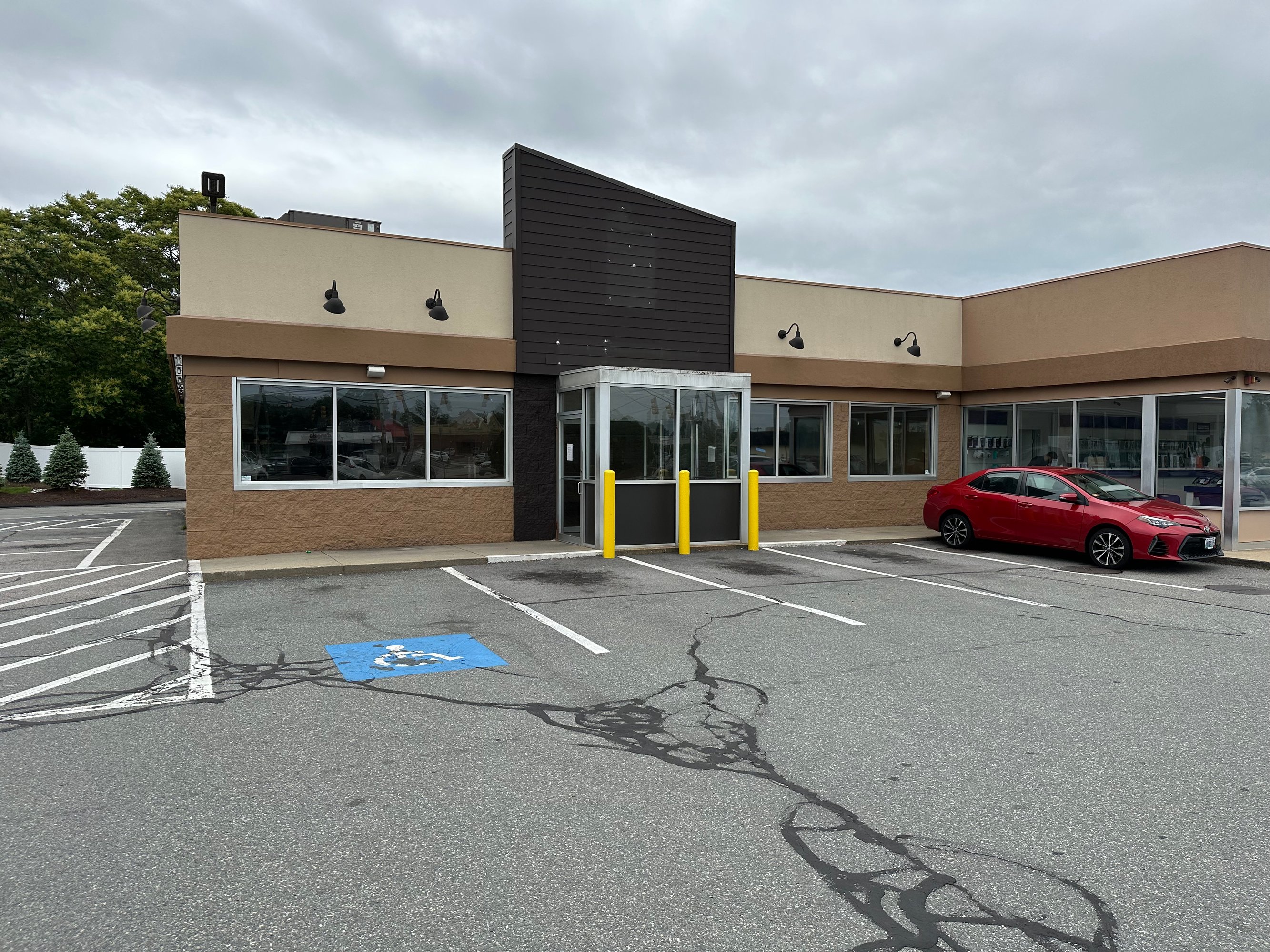1584 Warwick Ave, Warwick, RI 02889