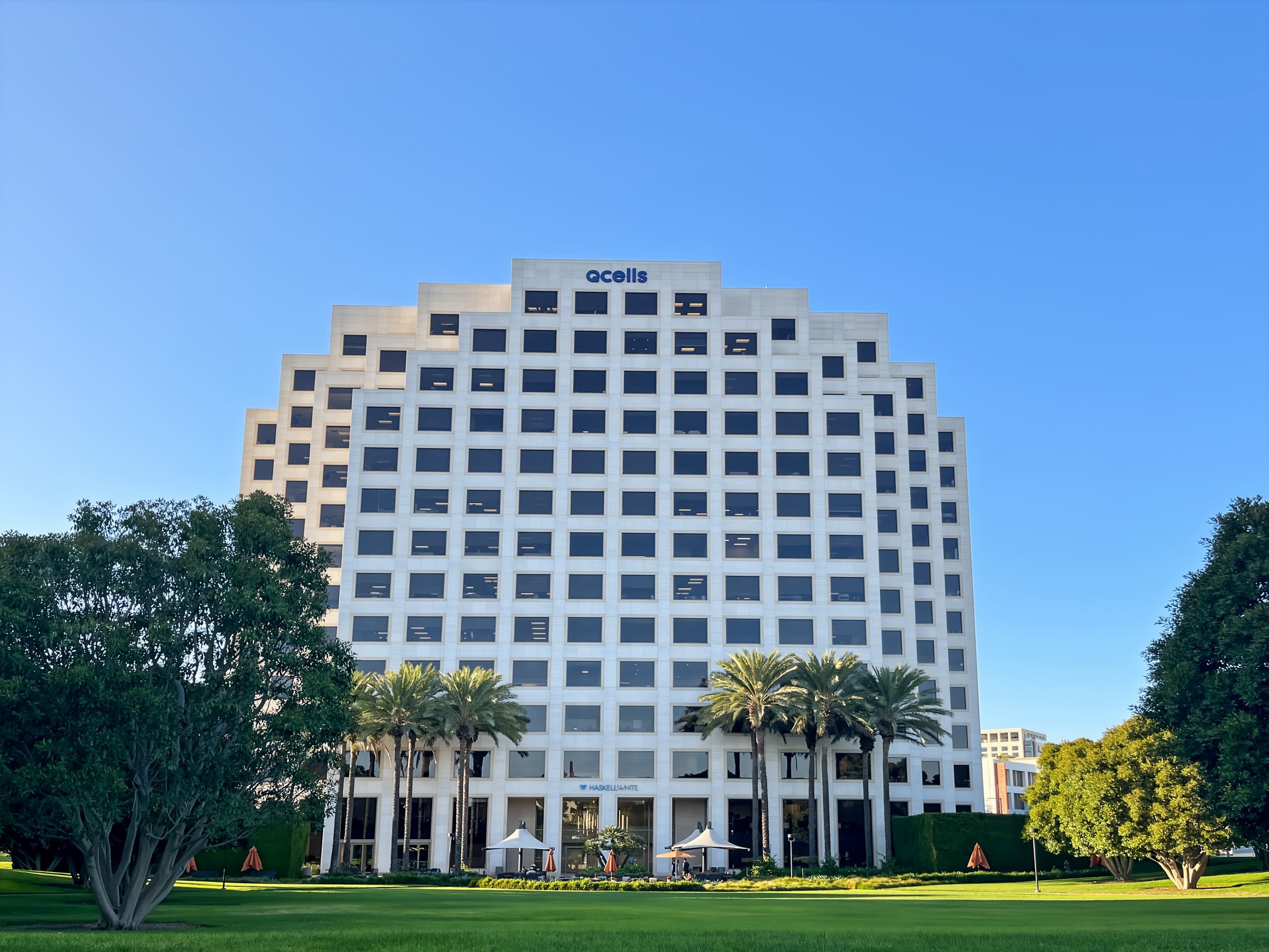 3610570