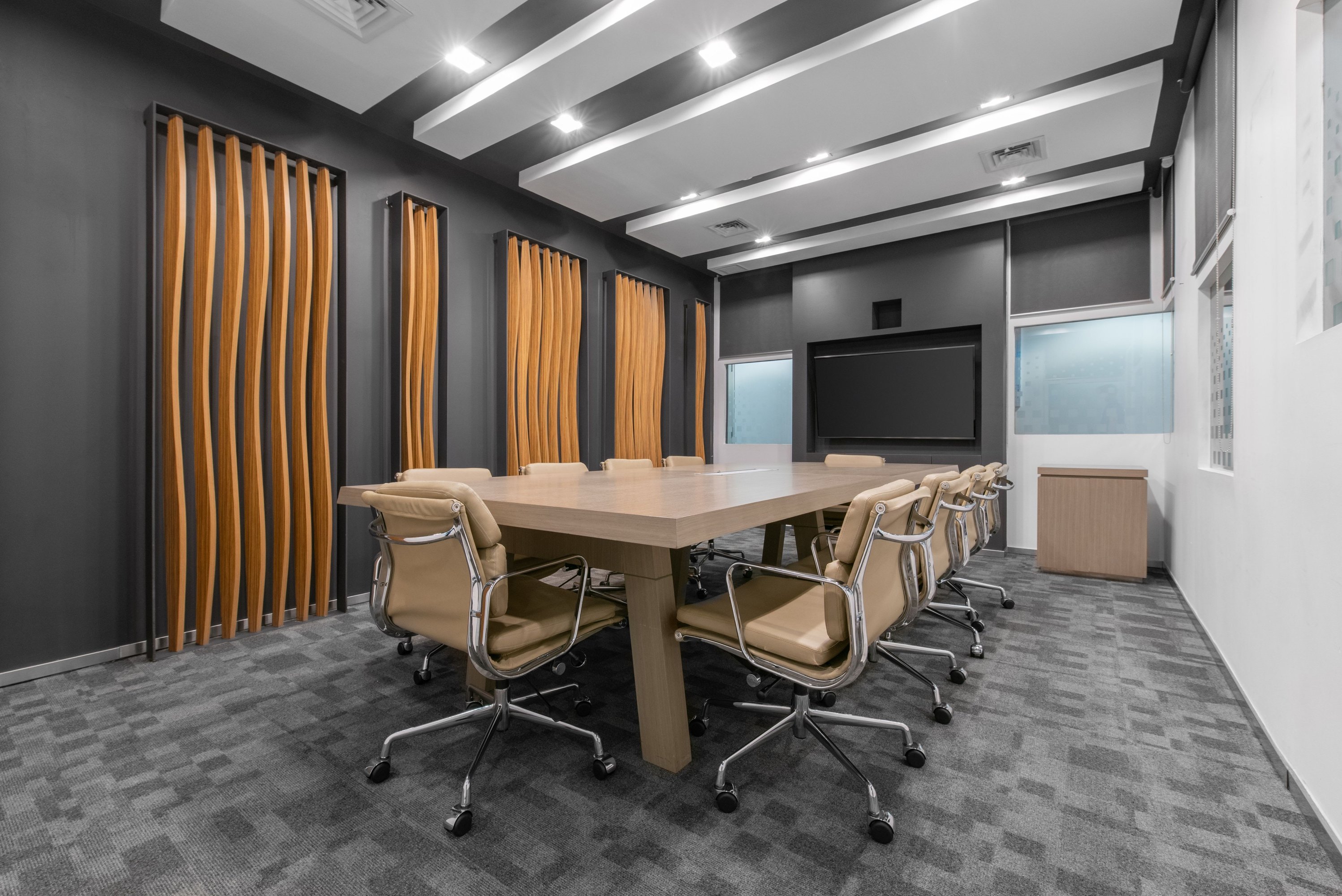 3719686