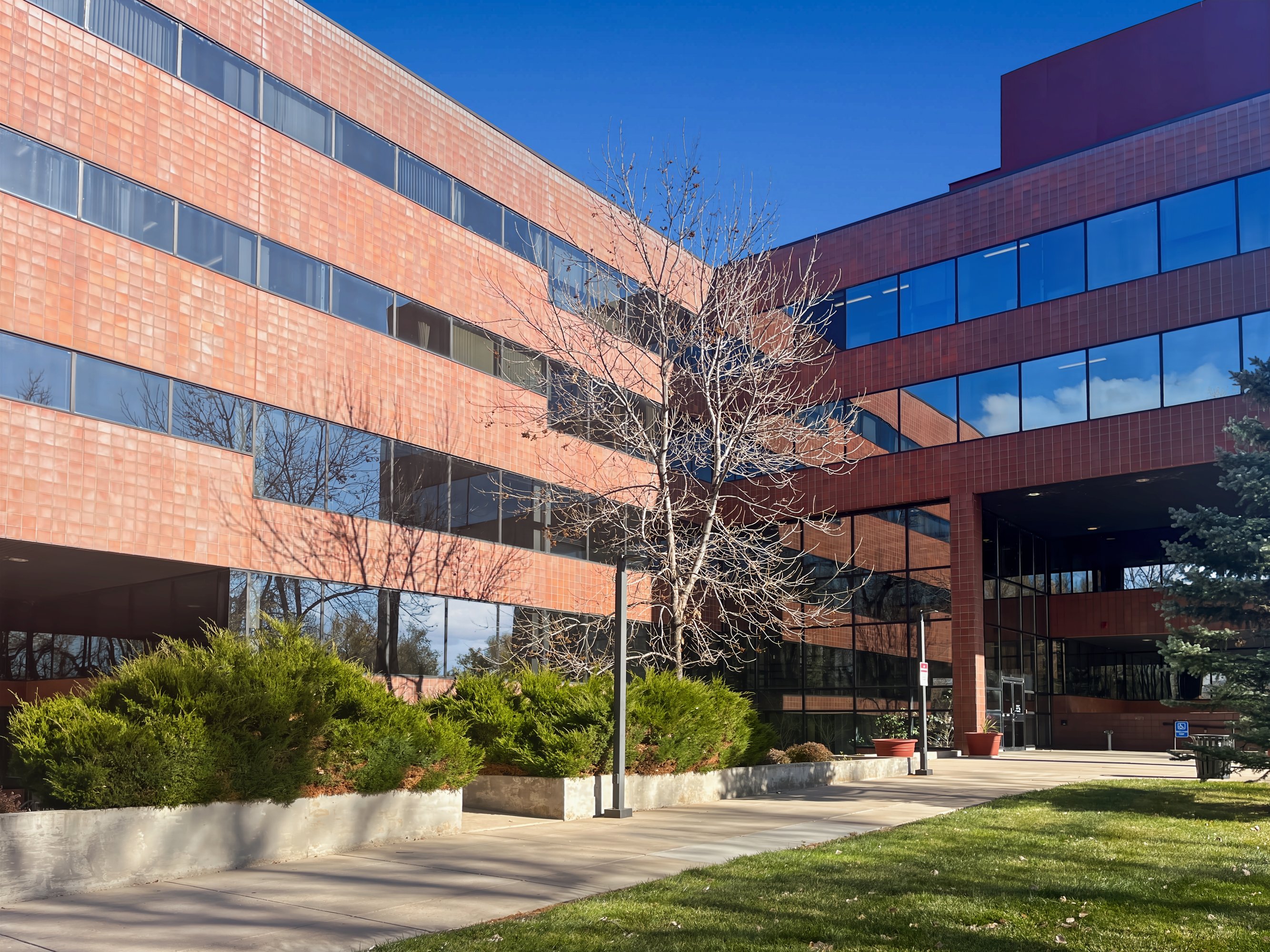 3751585