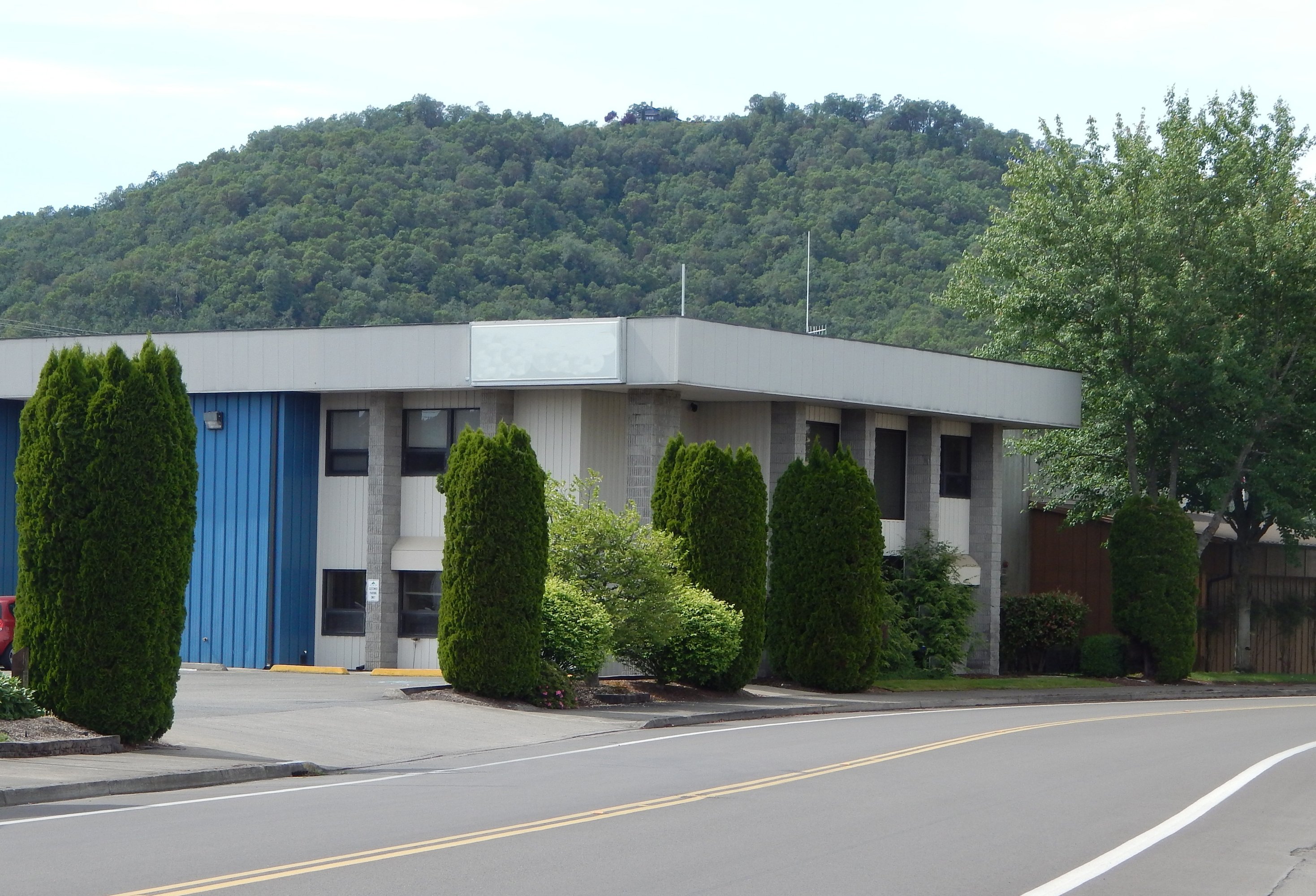 2270 NW Aviation Dr, Roseburg, OR 97470