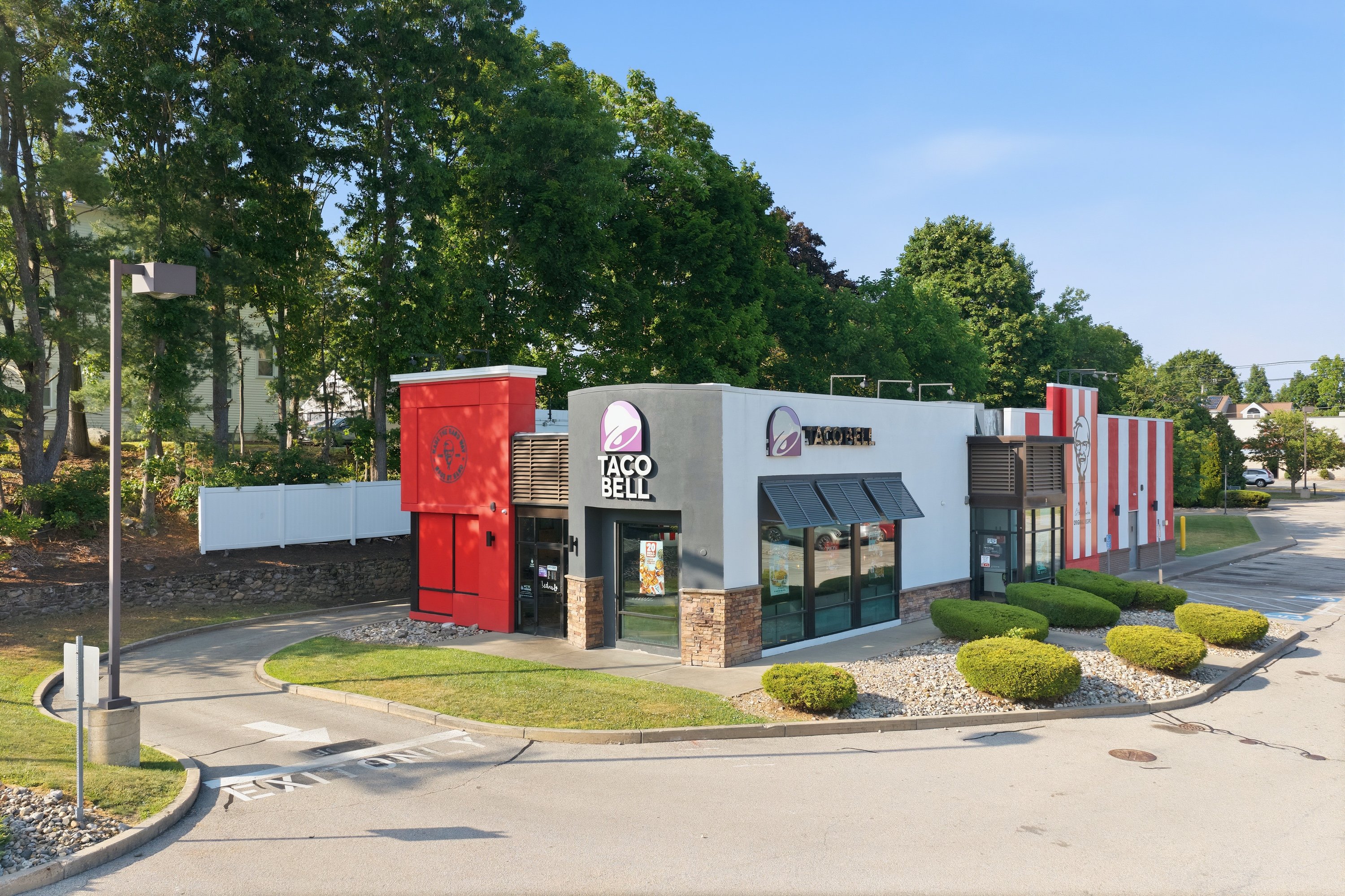 71 E Main St, Webster, MA 01570