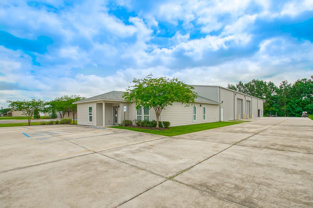 9164 Comar Dr, Walker, LA 70785