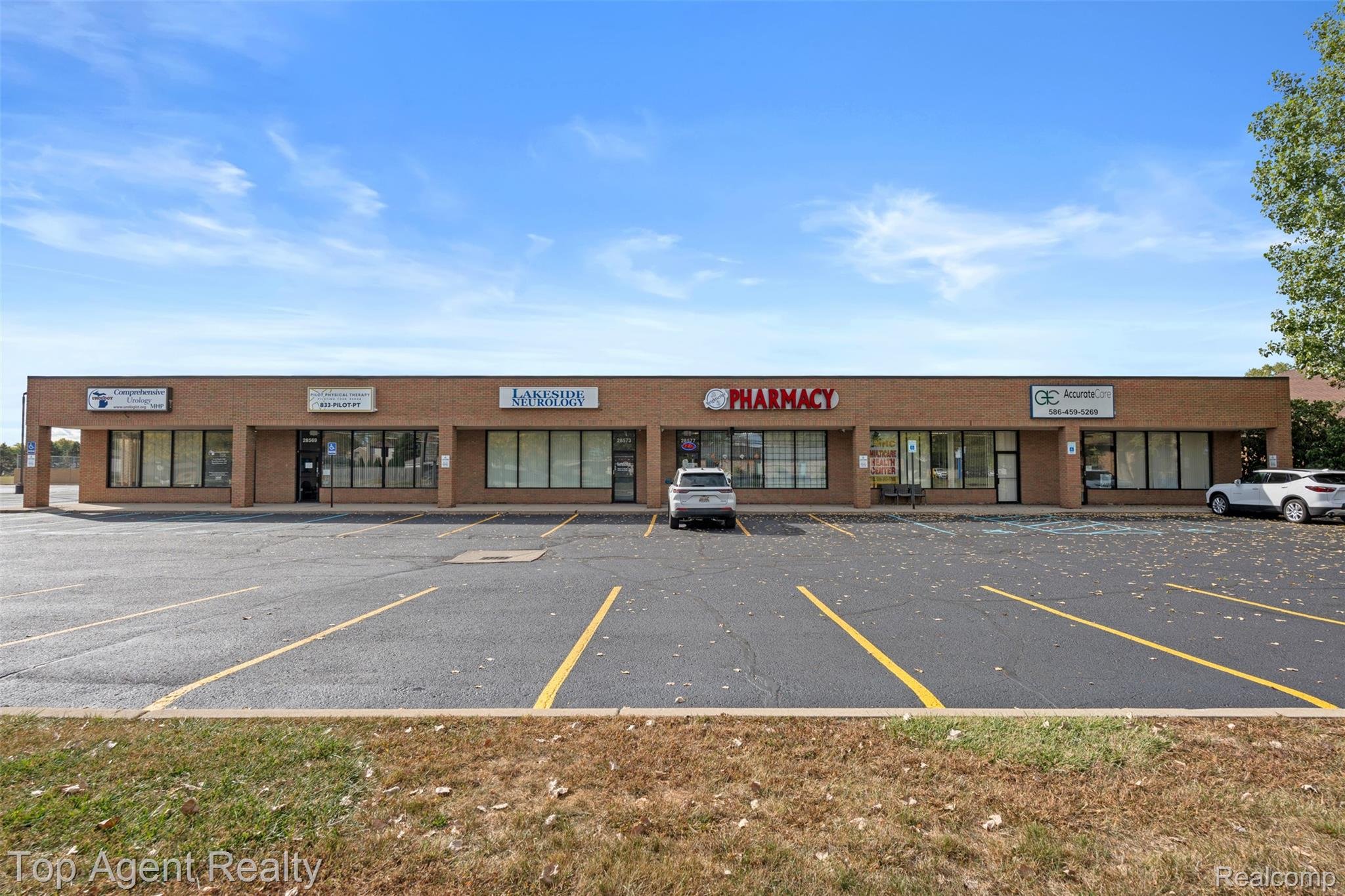 28565 Schoenherr Rd, Warren, MI 48088