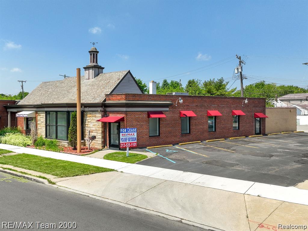15620 Michigan Ave, Dearborn, MI 48126