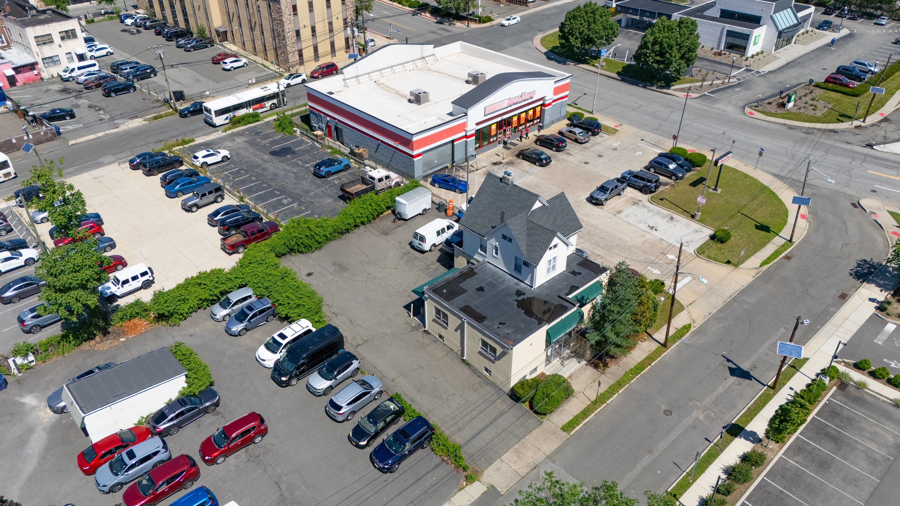 87 Old River St, Hackensack, NJ 07601