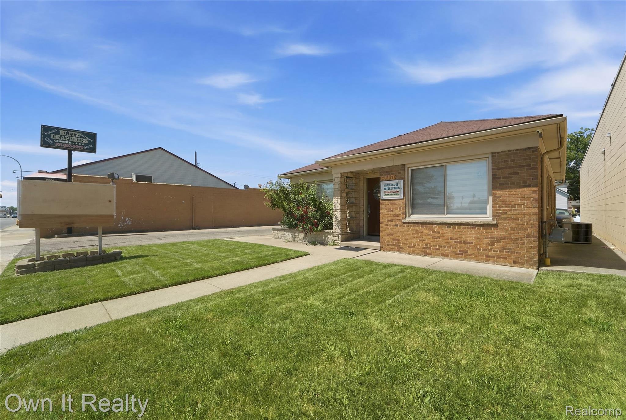 7247 Schaefer Rd, Dearborn, MI 48126
