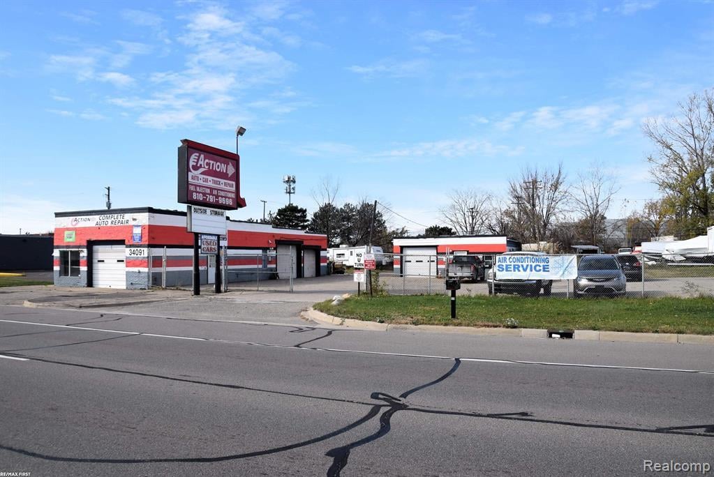 34091 Groesbeck Hwy, Clinton Township, MI 48035