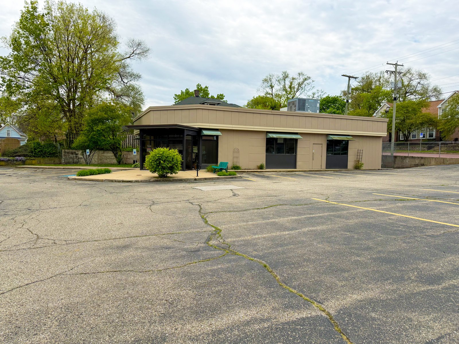 602 Lincoln Way East, South Bend, IN 46601
