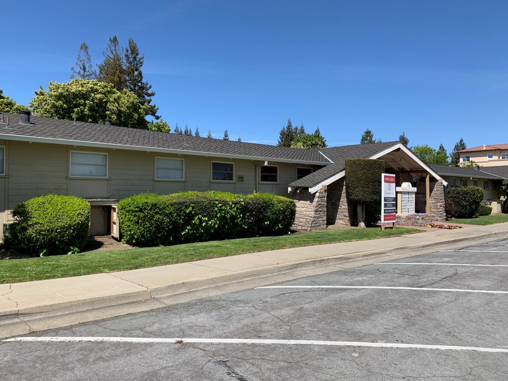 665 S Knickerbocker Dr, Sunnyvale, CA 94087