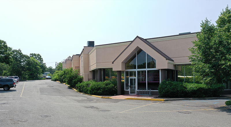 252 W Montauk Hwy, Hampton Bays, NY 11946