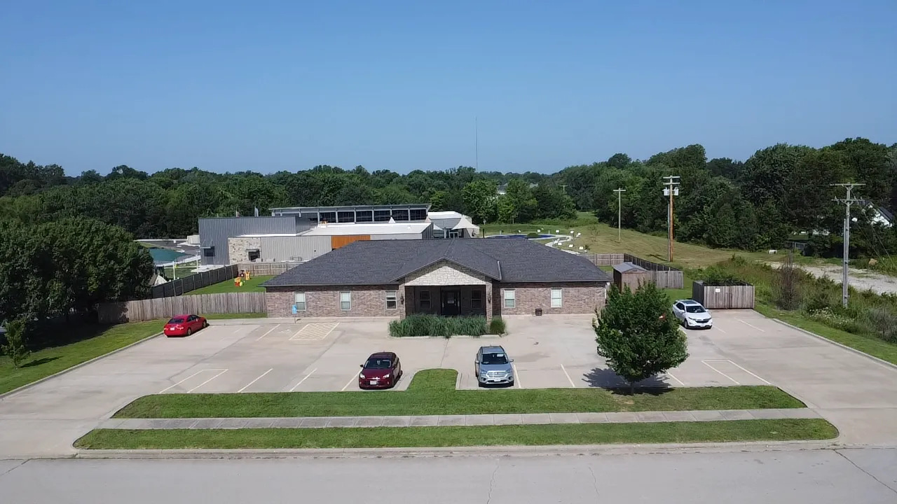 975 N Lindsey Ave, Republic, MO 65738