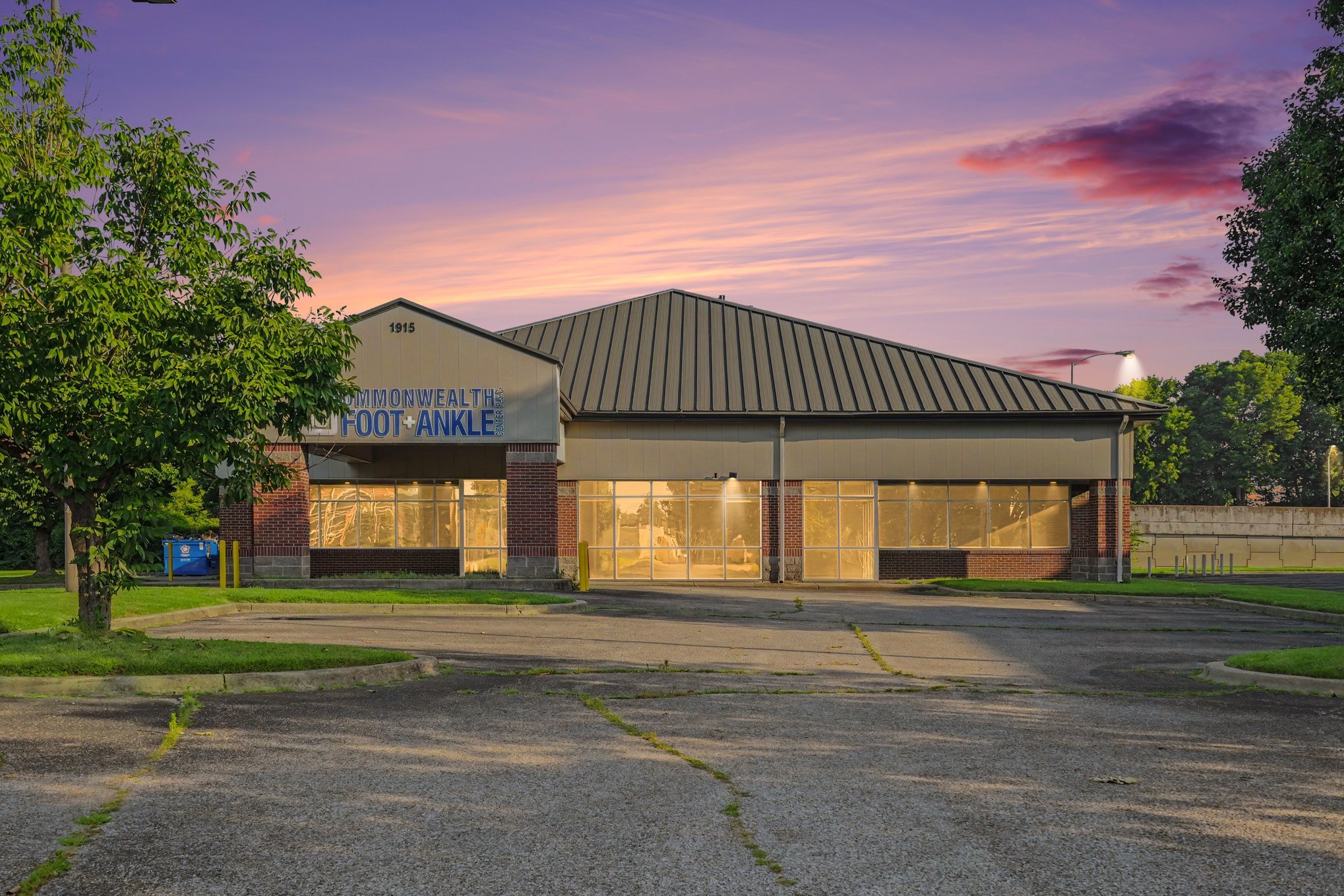 1915 Bishop Ln, Louisville, KY 40218