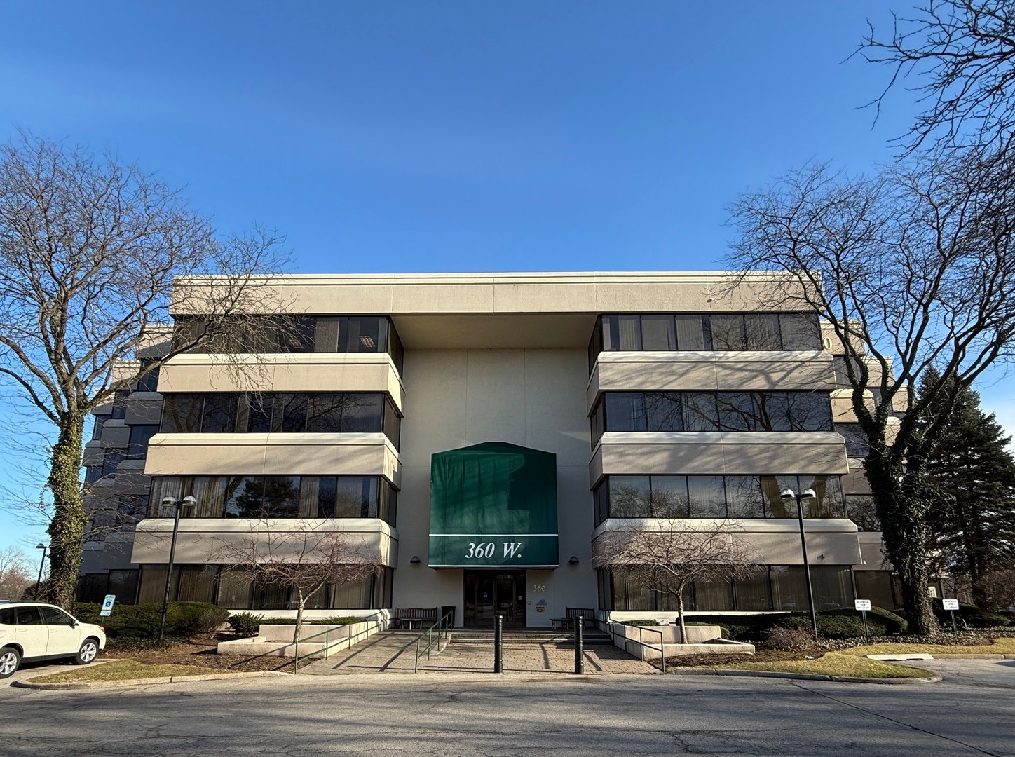 360 Butterfield Rd, Elmhurst, IL 60126