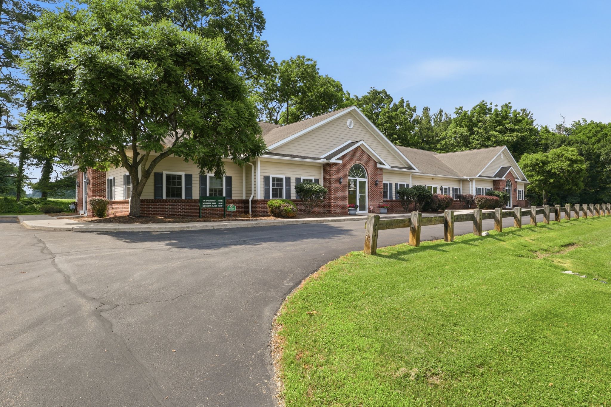 271 Marsh Rd, Pittsford, NY 14534