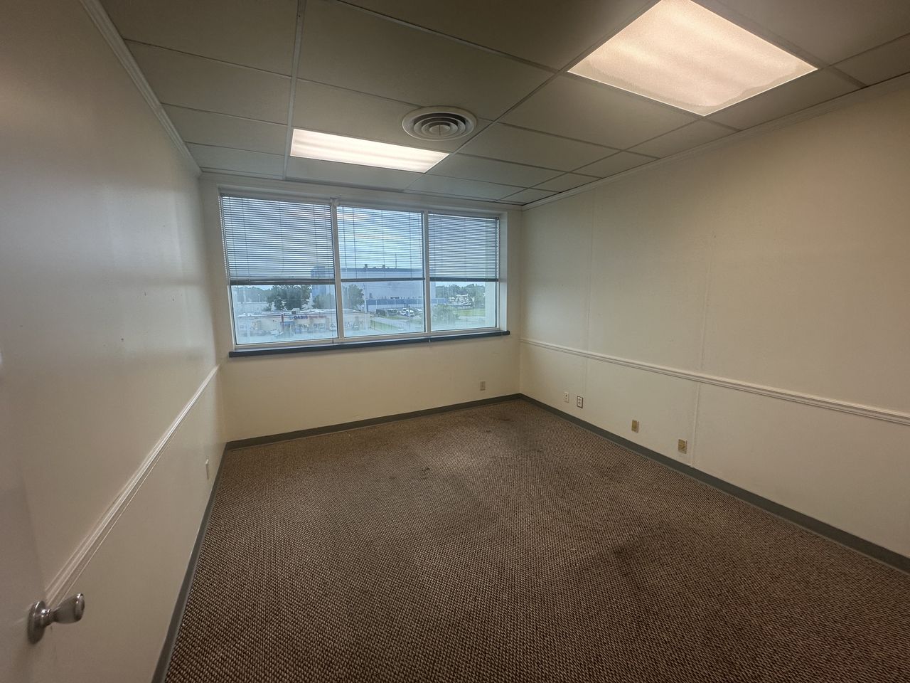 3886859