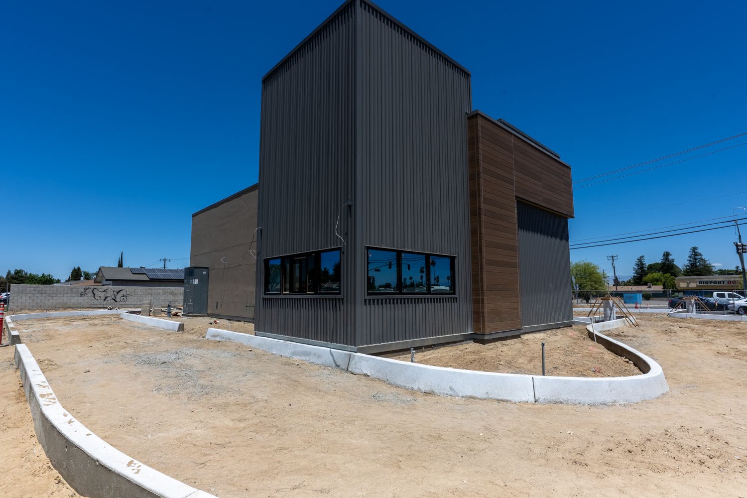301 Airport Dr, Bakersfield, CA 93308