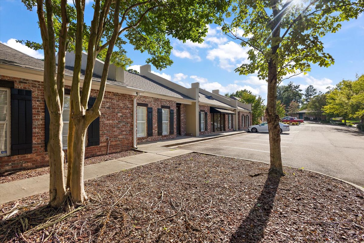 529 S Pear Orchard Rd, Ridgeland, MS 39157