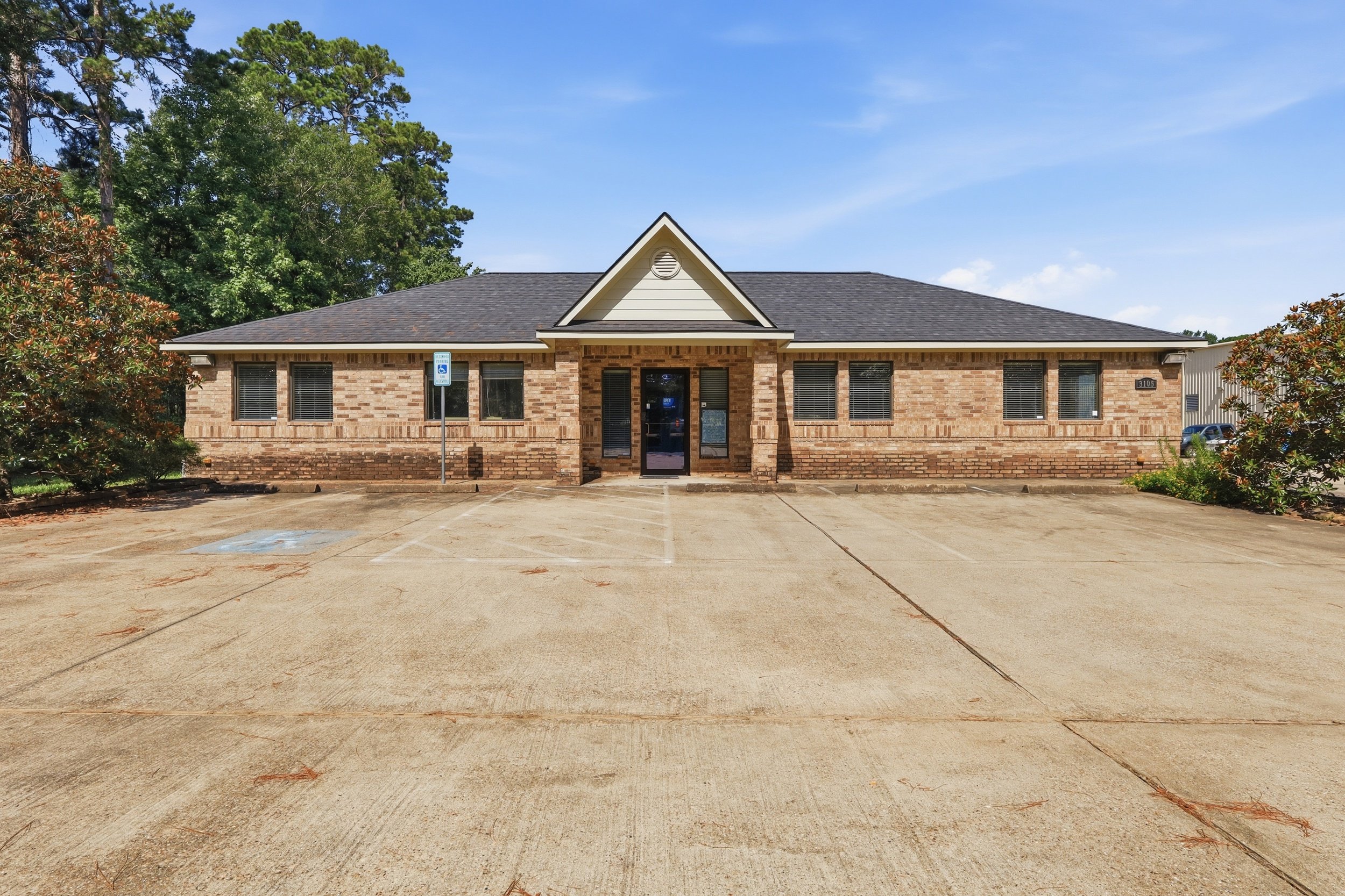 3105 Pollok Dr, Conroe, TX 77303