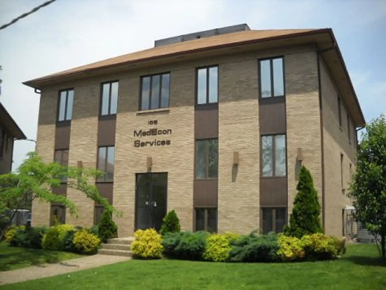 105 Daventry Ln, Louisville, KY 40223