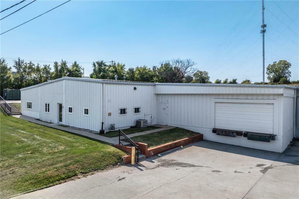 3314 S Leonard Rd, St Joseph, MO 64503