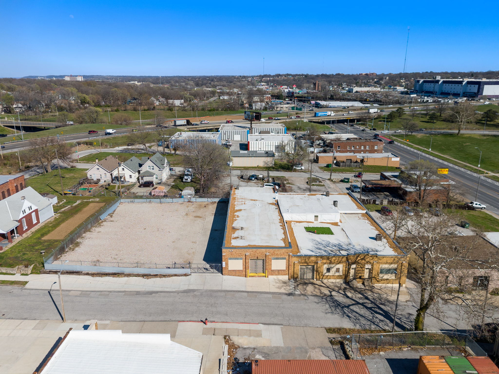 1425 Agnes Ave, Kansas City, MO 64120
