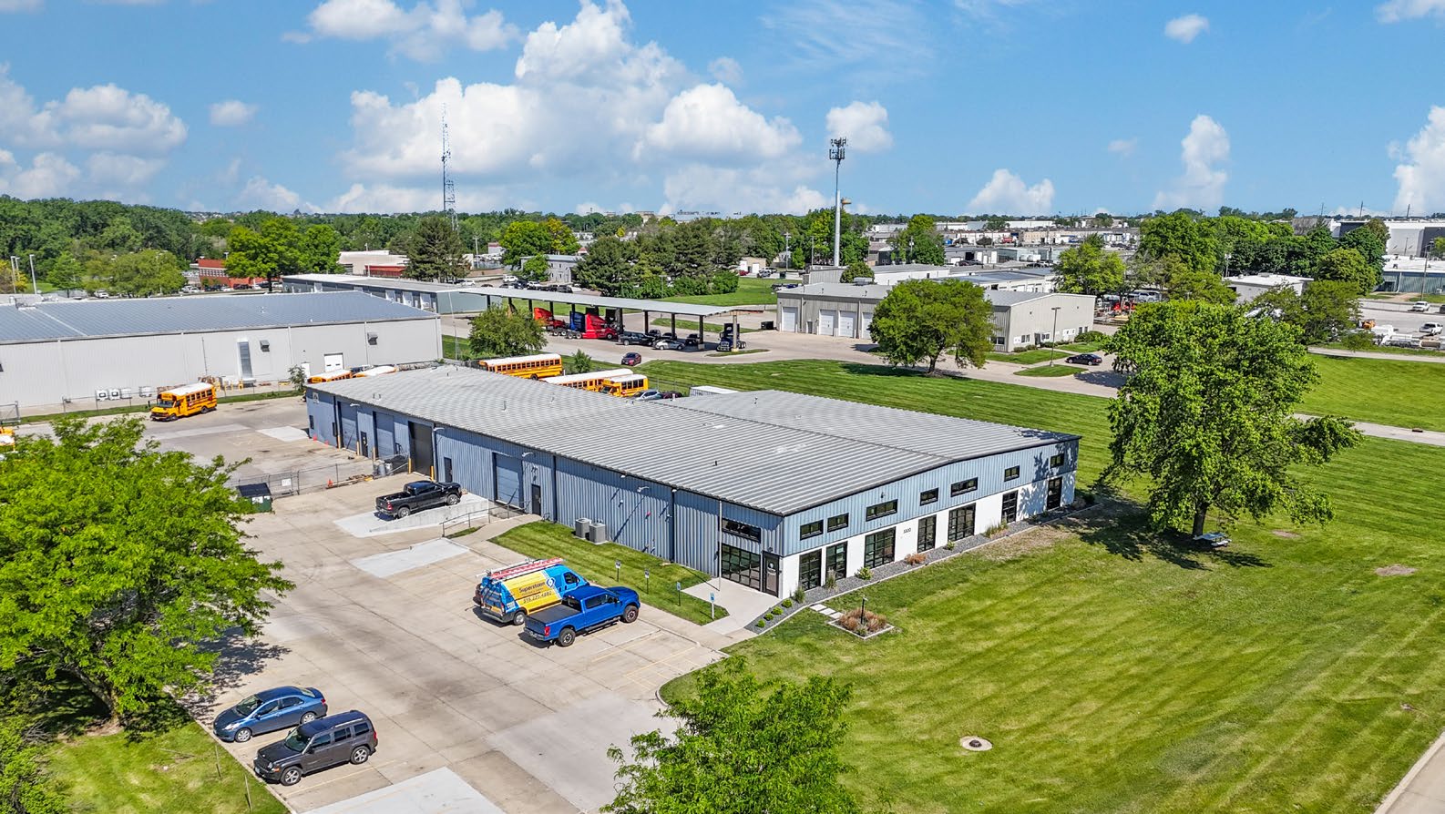 3300 101 St, Urbandale, IA 50322