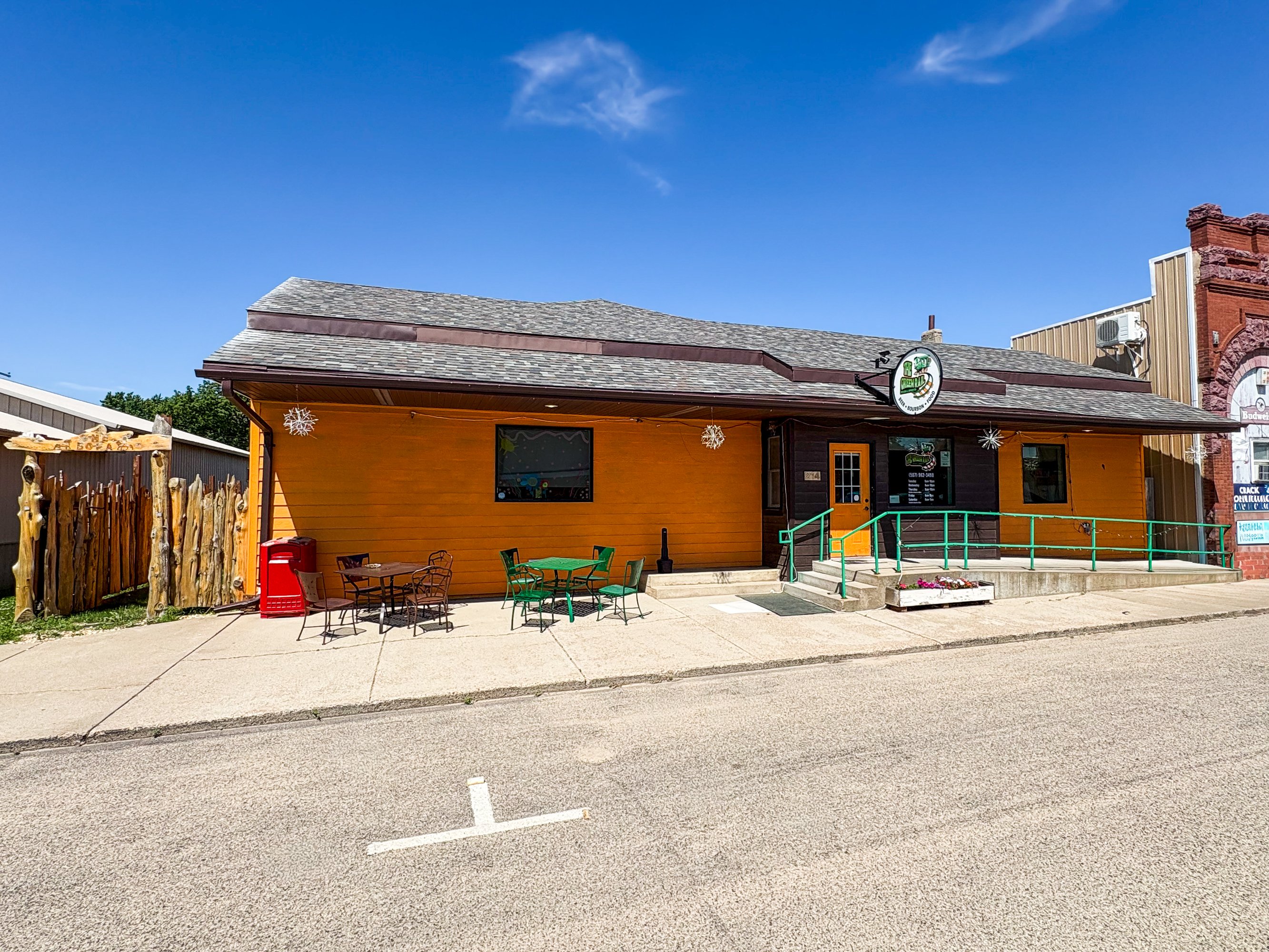 214 South Main Ave, Hills, MN 56138