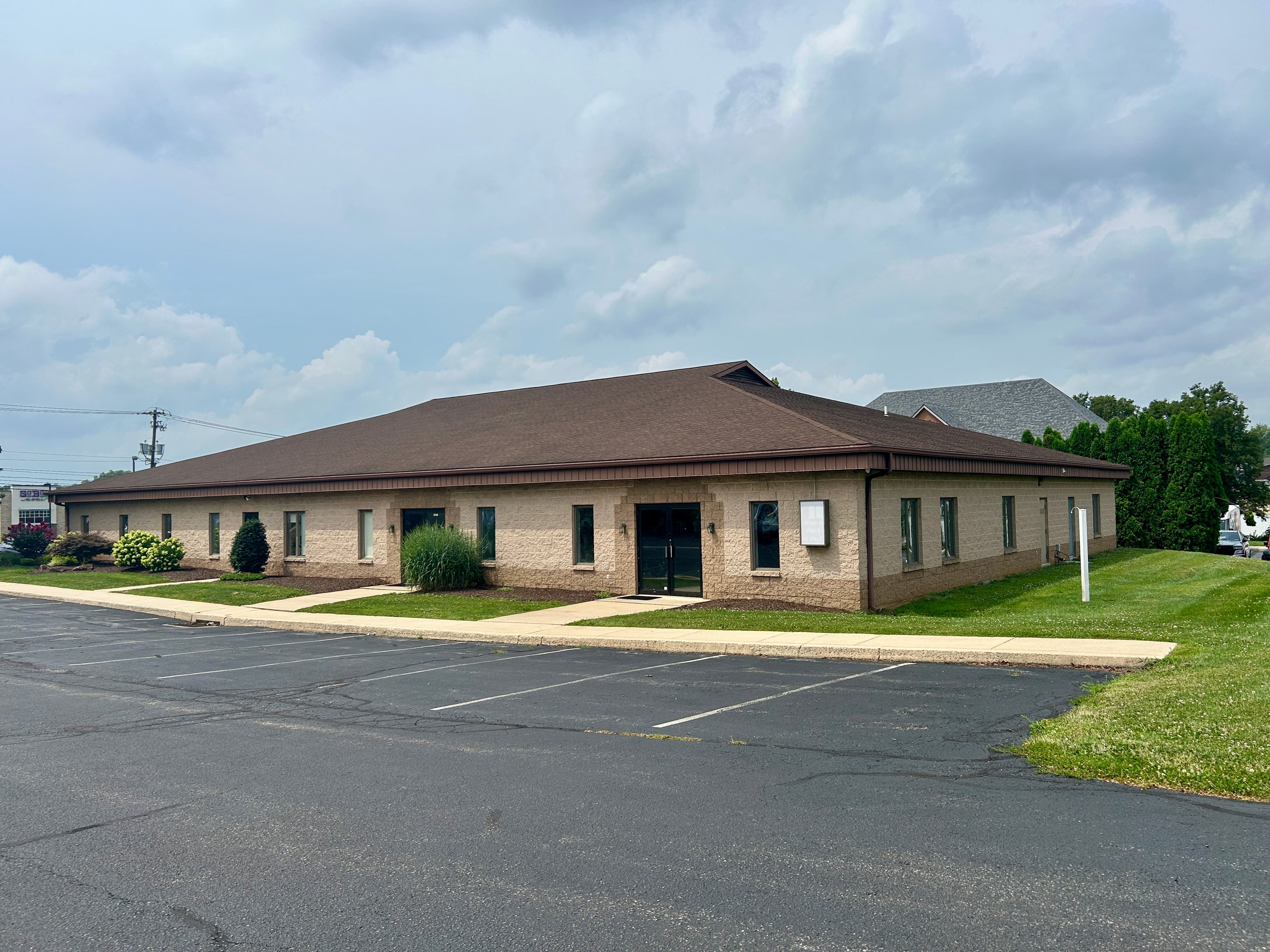 221 Rohrerstown Rd, Lancaster, PA 17603