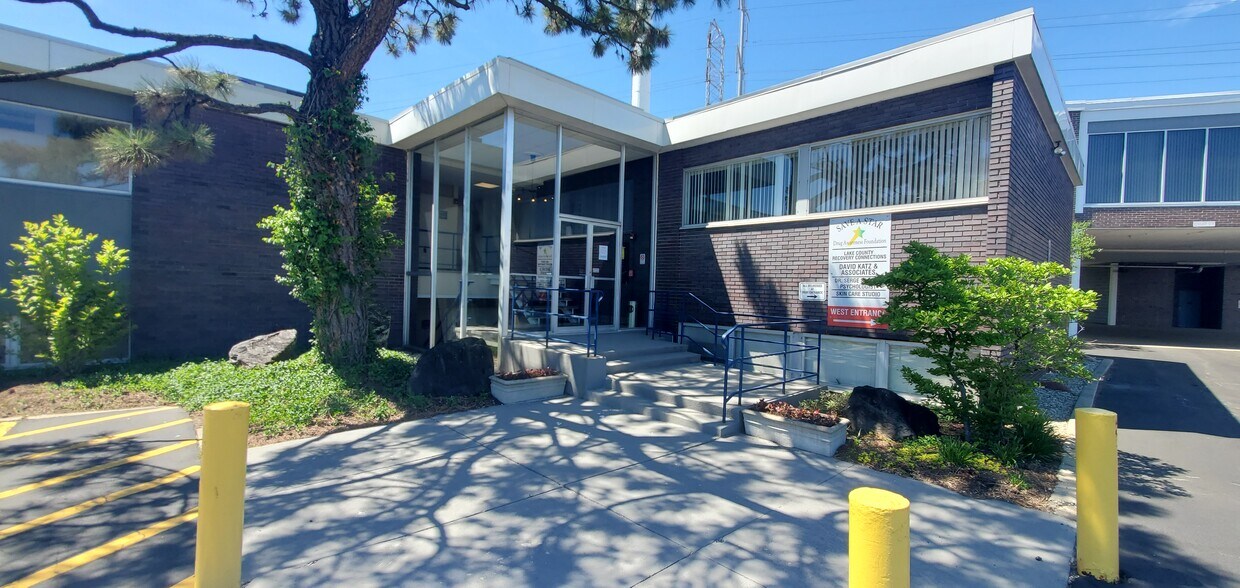 210 Skokie Valley Rd, Highland Park, IL 60035