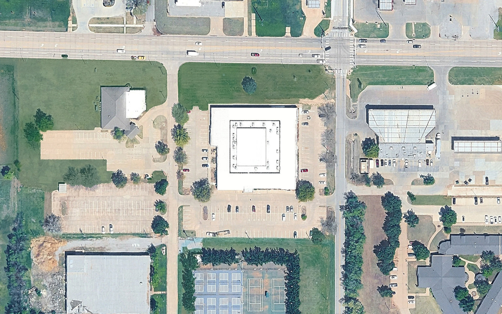 915 E Owen K Garriott Rd, Enid, OK 73701
