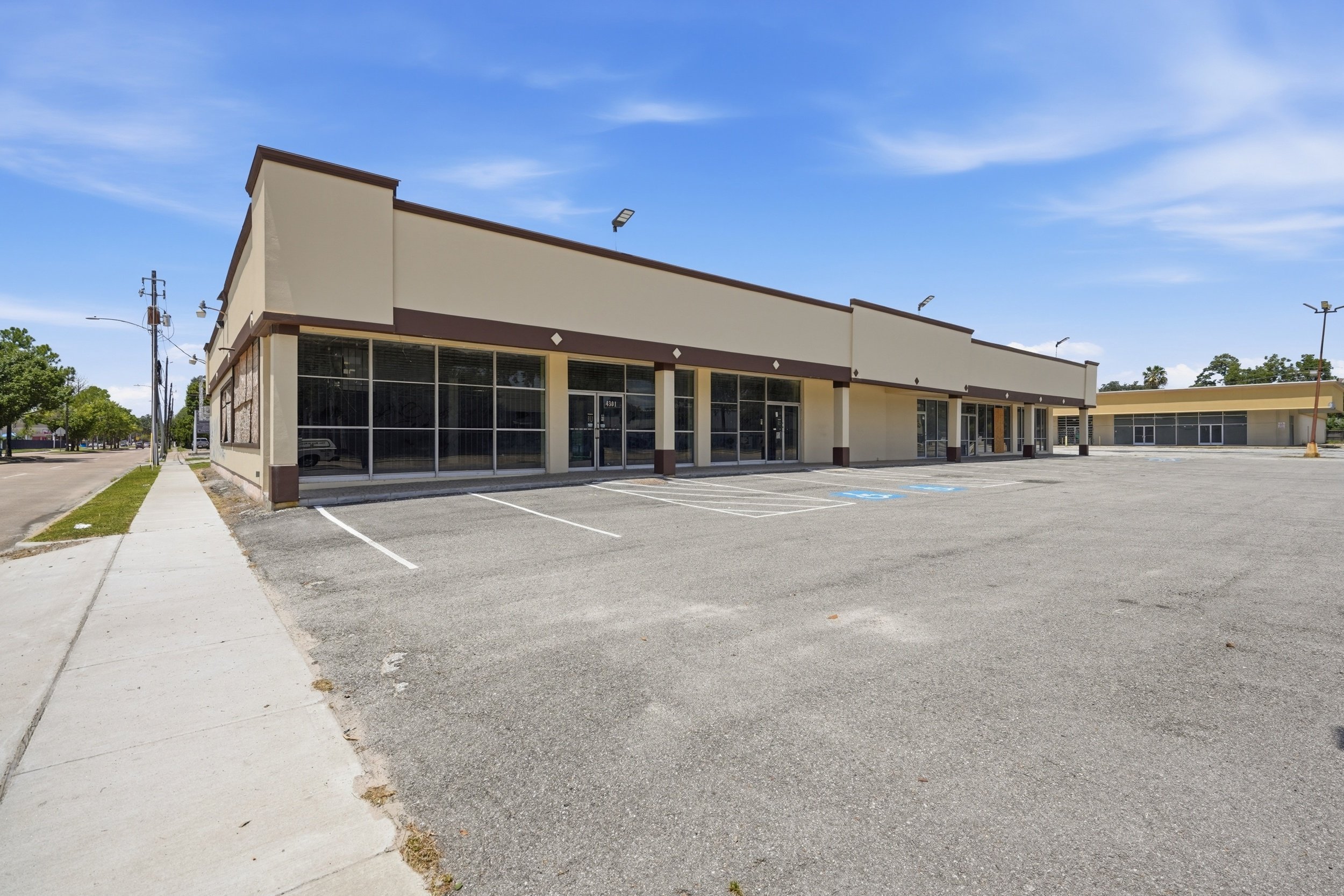 4301 Rosslyn Rd, Houston, TX 77018