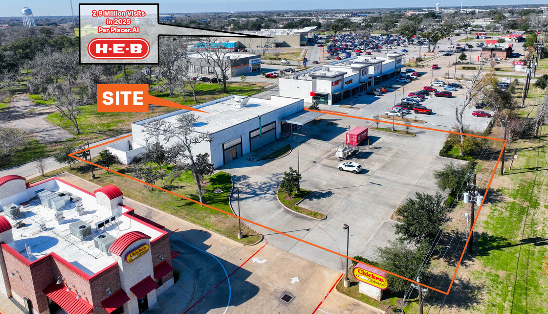 103 Winding Way St, Lake Jackson, TX 77566