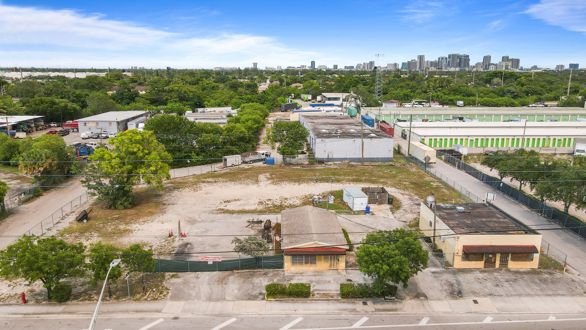 700 27th Ave, Fort Lauderdale, FL 33311-6639