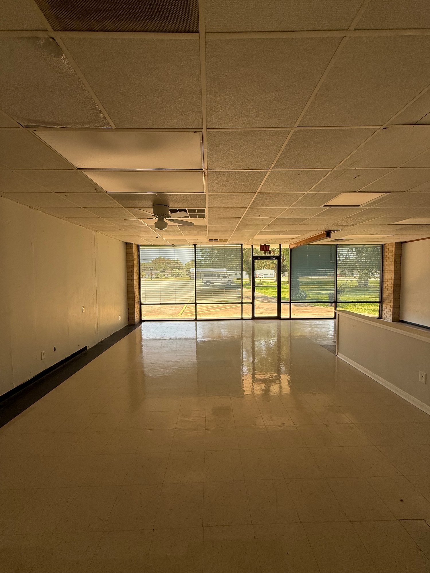 716 W Plantation Dr, Clute, TX 77531