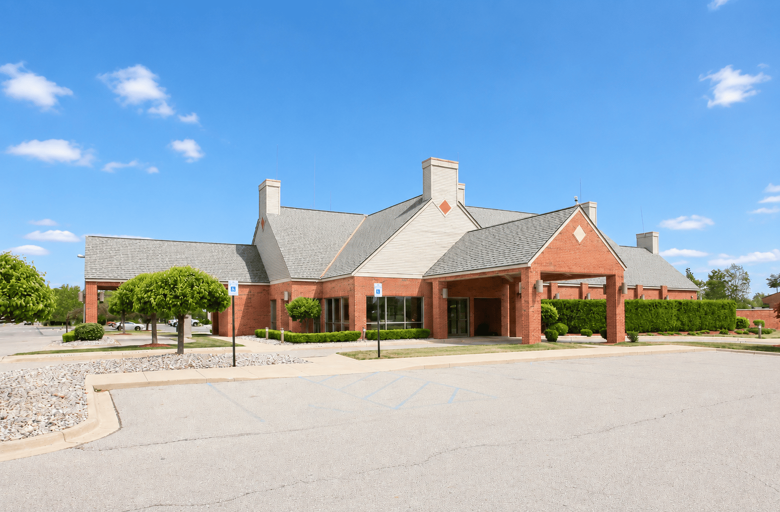 15555 Silver Pkwy, Fenton, MI 48430