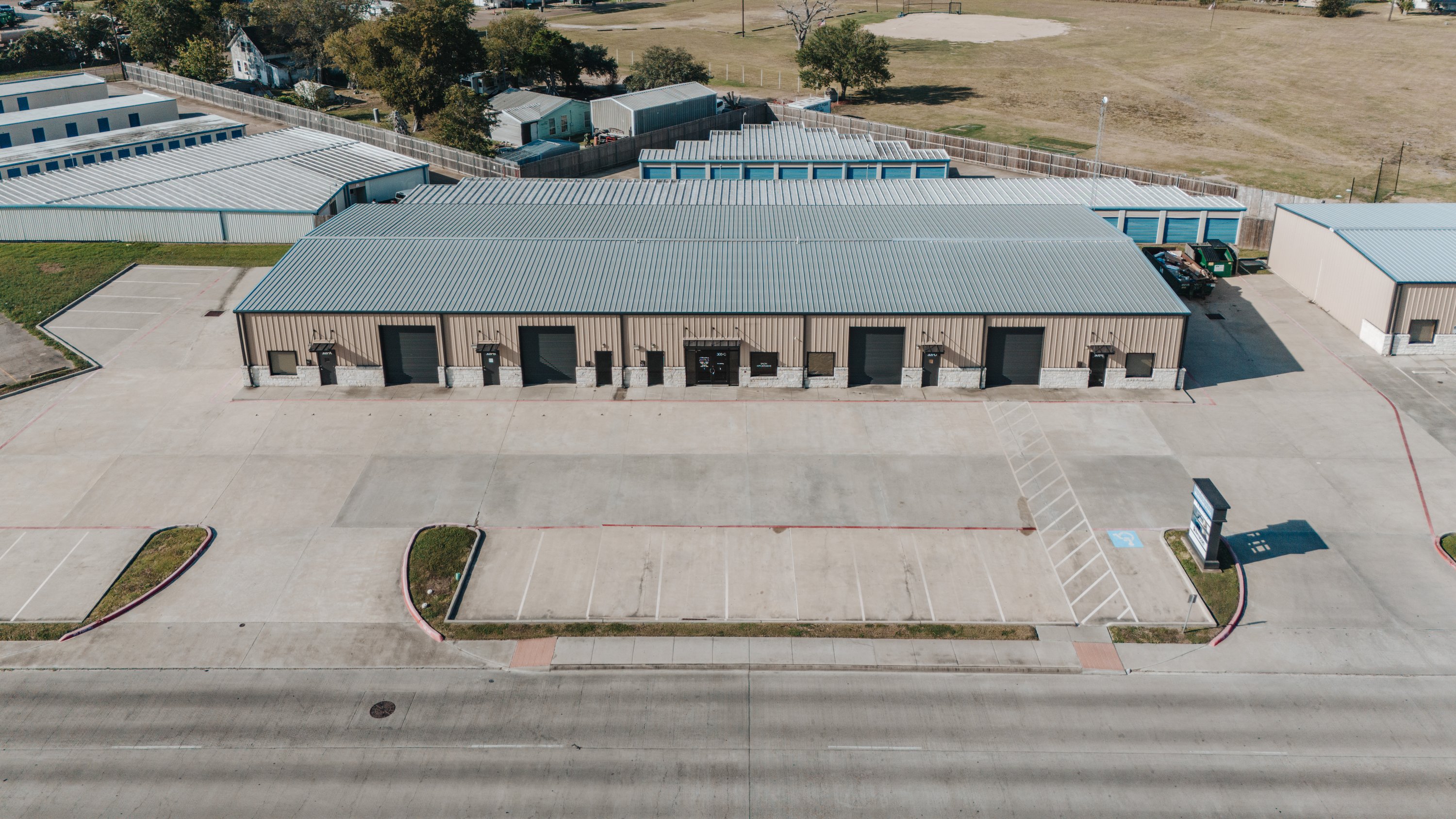 305 Sam Houston Dr, Victoria, TX 77901