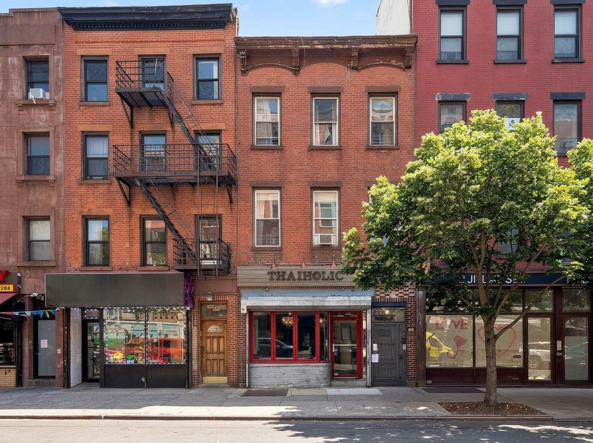 372 Myrtle Ave, Brooklyn, NY 11205