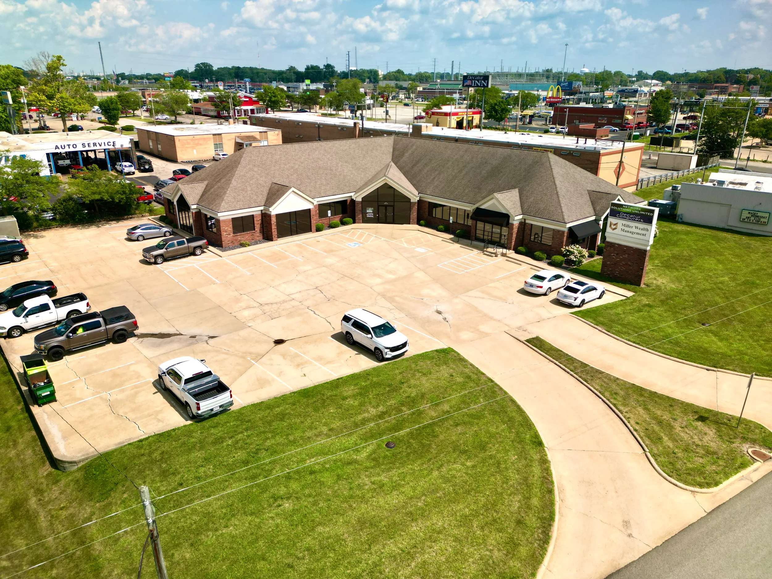 3090 N Main St,Unit B, Decatur, IL 62526