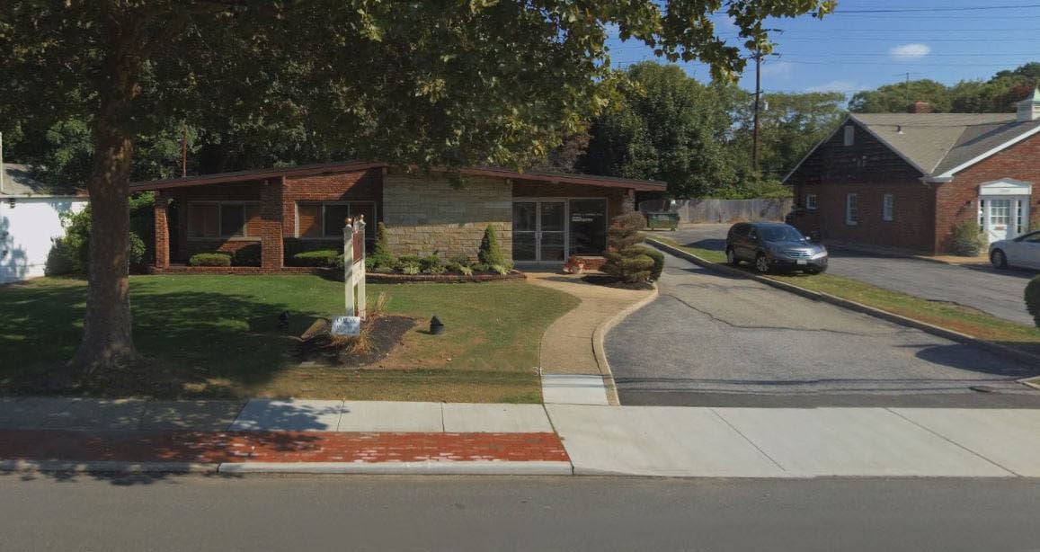 1237 Montauk Hwy, Oakdale, NY 11769