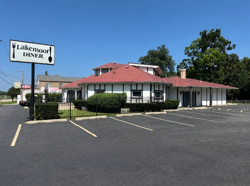 220 W Rand Rd, Lakemoor, IL 60051