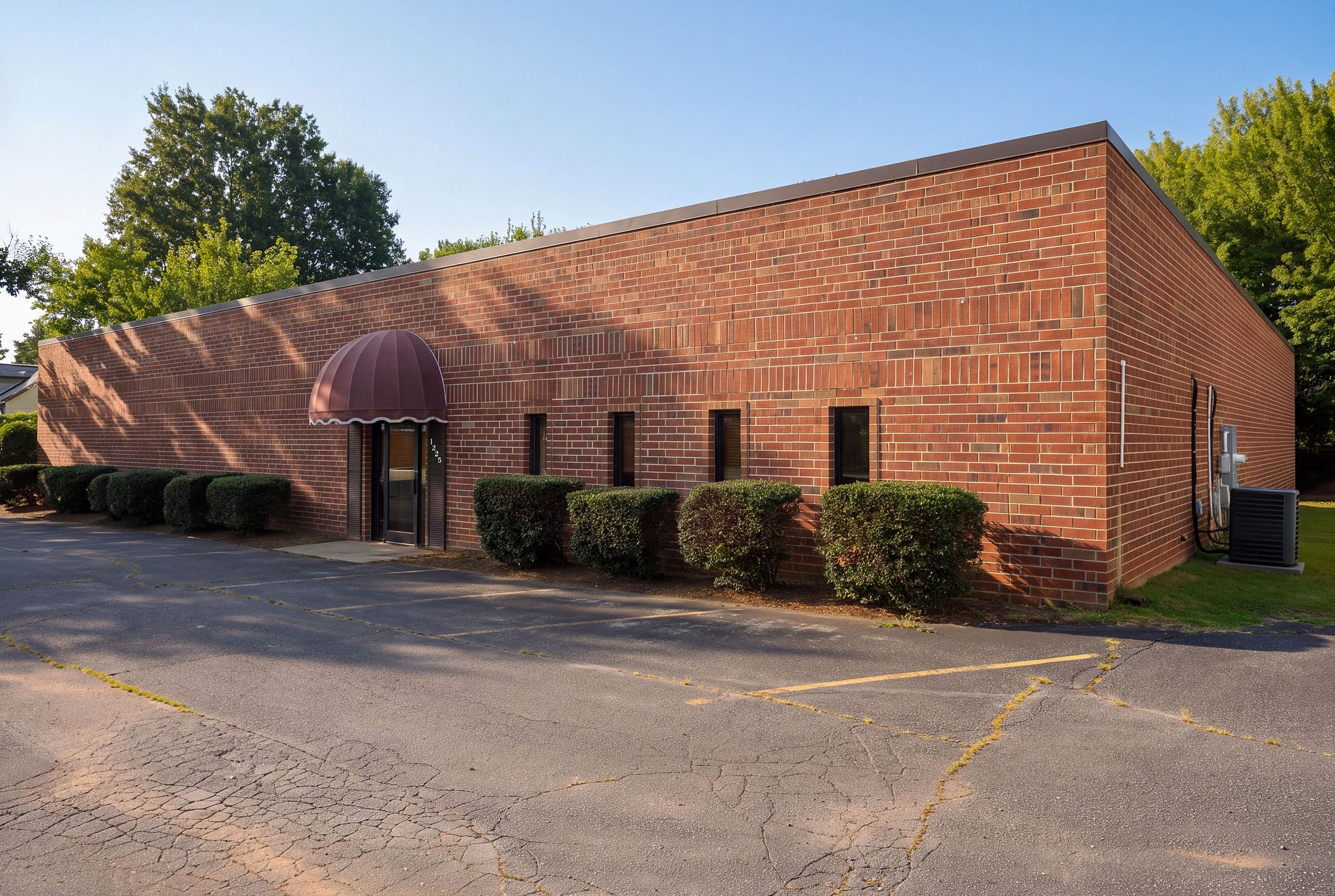 1225 W Market Center Dr, High Point, NC 27260