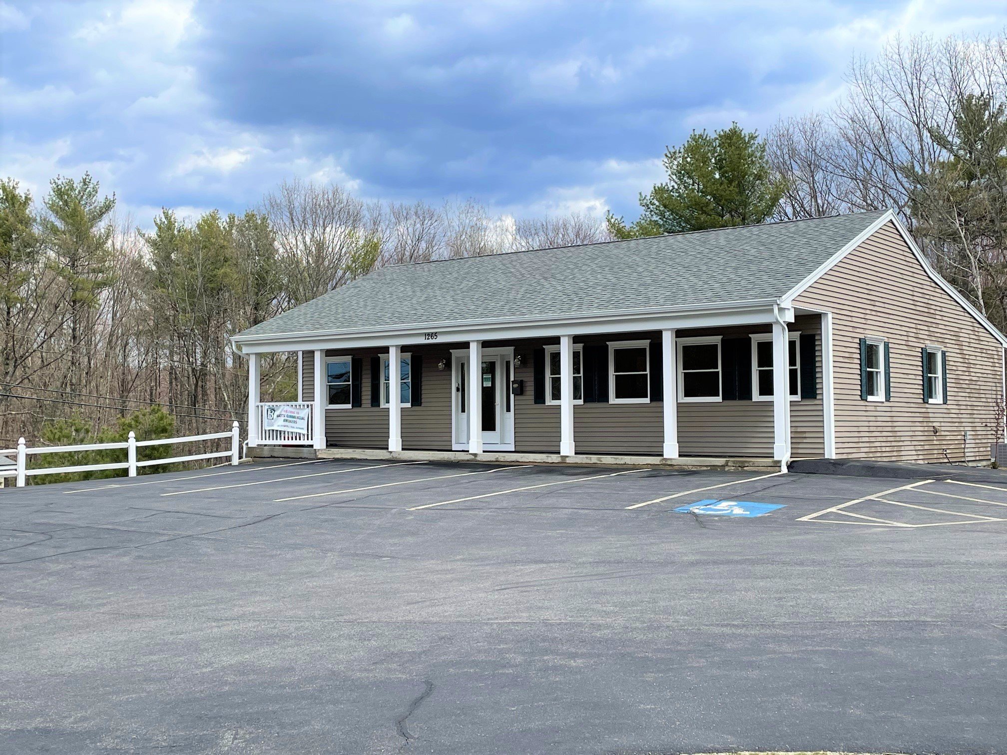 1265 Roosevelt Trl, Raymond, ME 04071